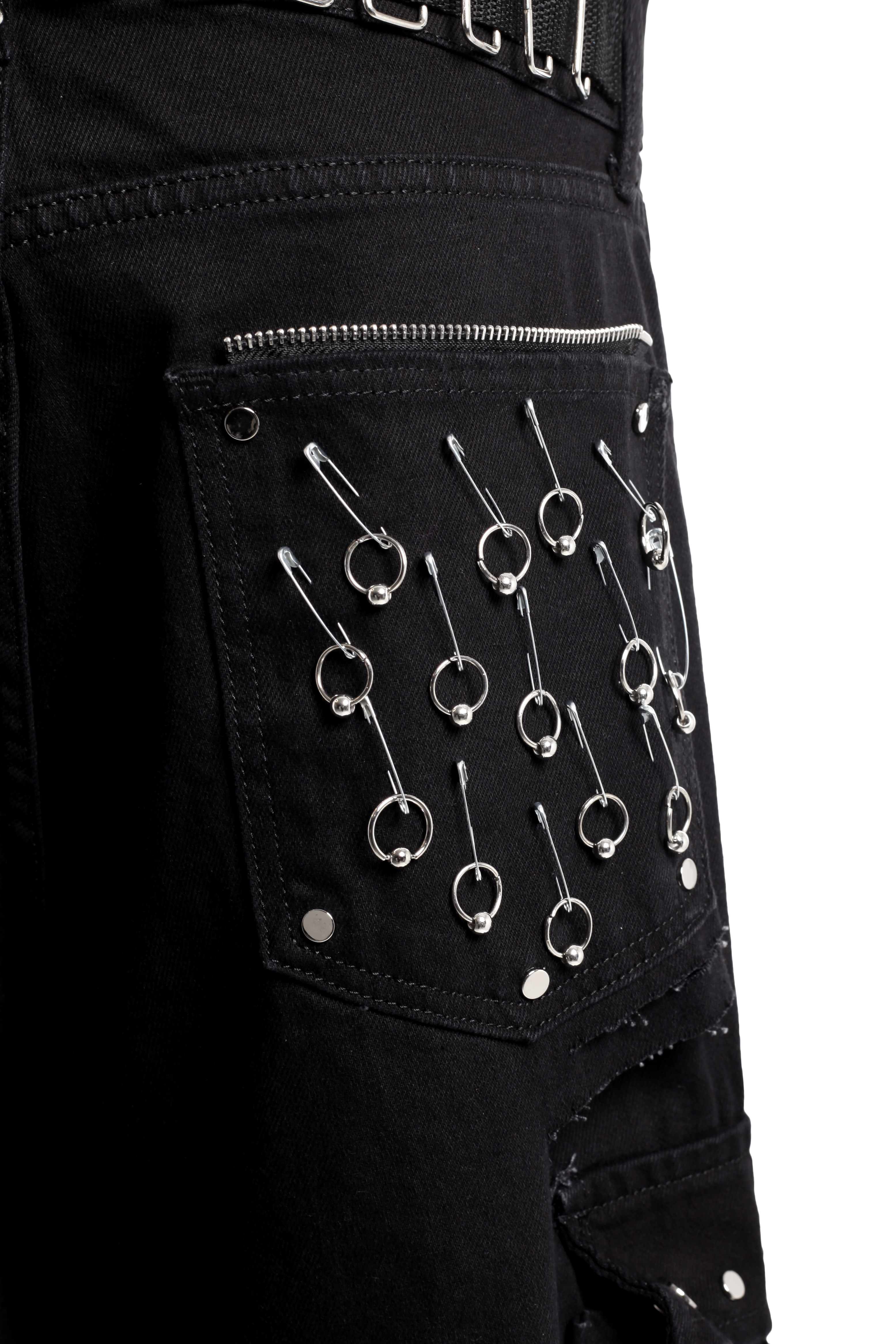 Брюки мужские черные из денима с накладными карманами и фурнитурой - фото 6